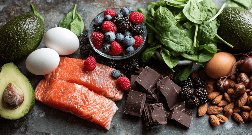 Авокадо, ягоды, орехи